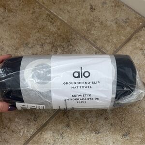 ALO Yoga Black Mat Towel